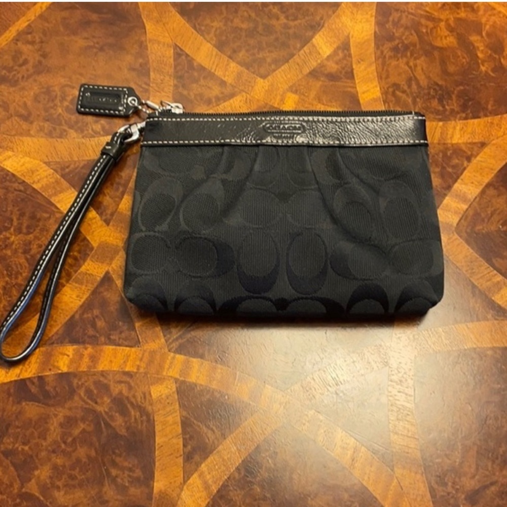 Coach Black Wristlet Clutch Authentic Free Used Excellent Condition Like New - Picture 5 of 14